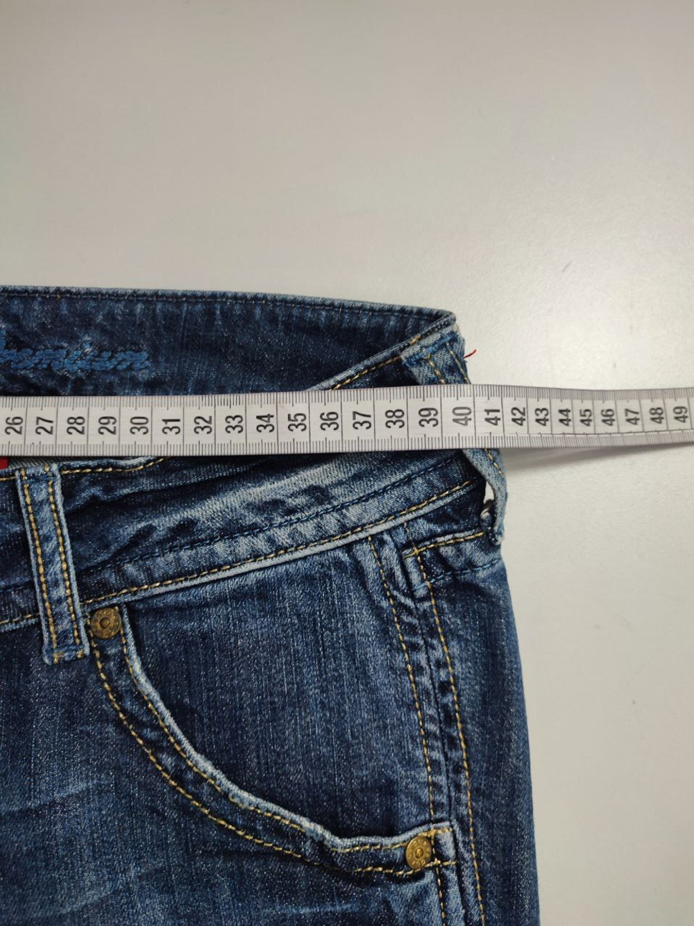 Джинсы Guess базовые 46 размер