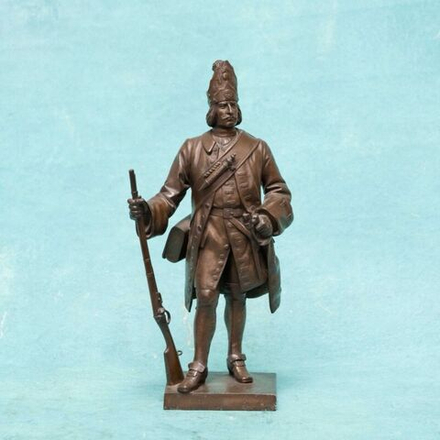 Винтаж: Кабинетная бронзовая скульптура «Солдат пятого гренадерского полка»