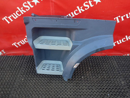 Корпус подножек левый