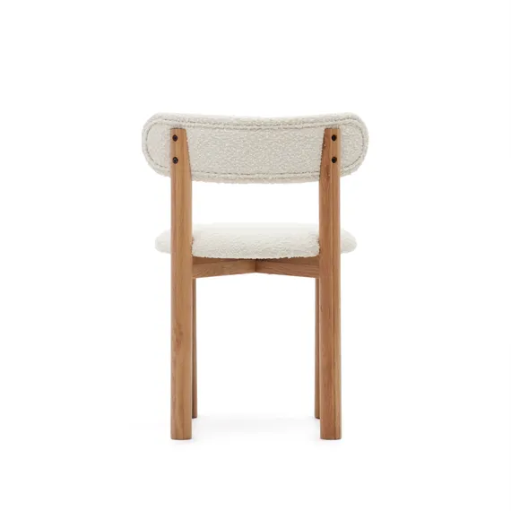 Стул Nebai из белой ткани букле и массива дуба с натуральной отделкой