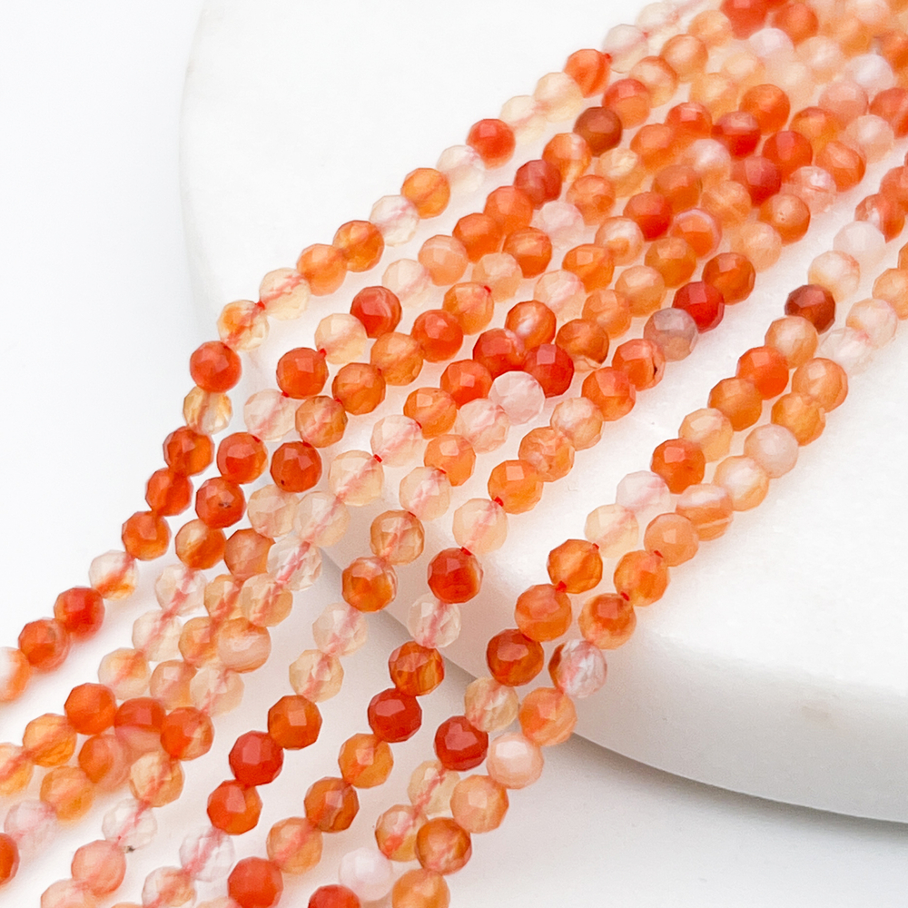 Сердолик граненый бусины, диаметр 3-3,1 мм, цена за отрезок 19 см (1/2 нити)