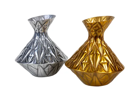 Ваза металлическая золотая