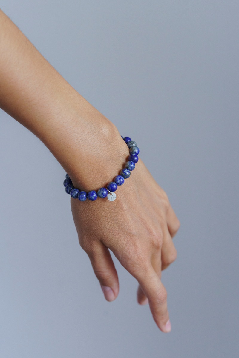 Браслет "Memo about Wealth" из лазурита 8 мм с подвеской