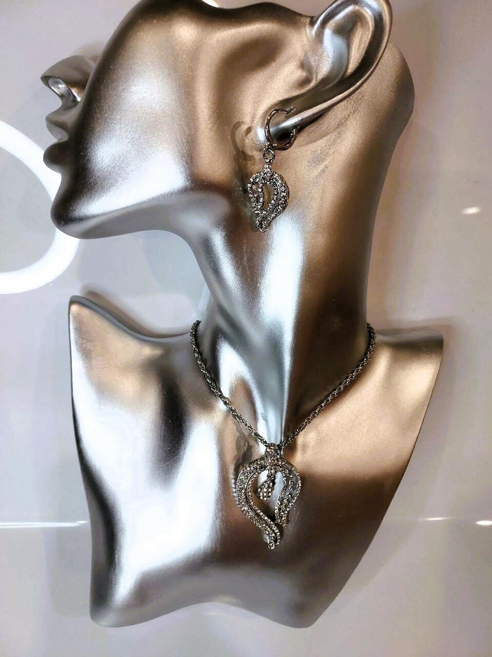 Серьги и колье.  Комплект бижутерии женский. Набор, комплект  " Алмазный тюльпан"