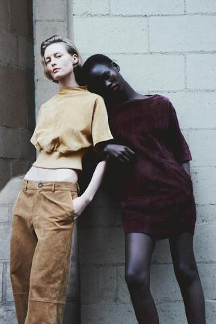 ZARA КОРОТКОЕ ПЛАТЬЕ ИЗ 100% ЗАМШЕВОЙ КОЖИ, БУРГУНДИ