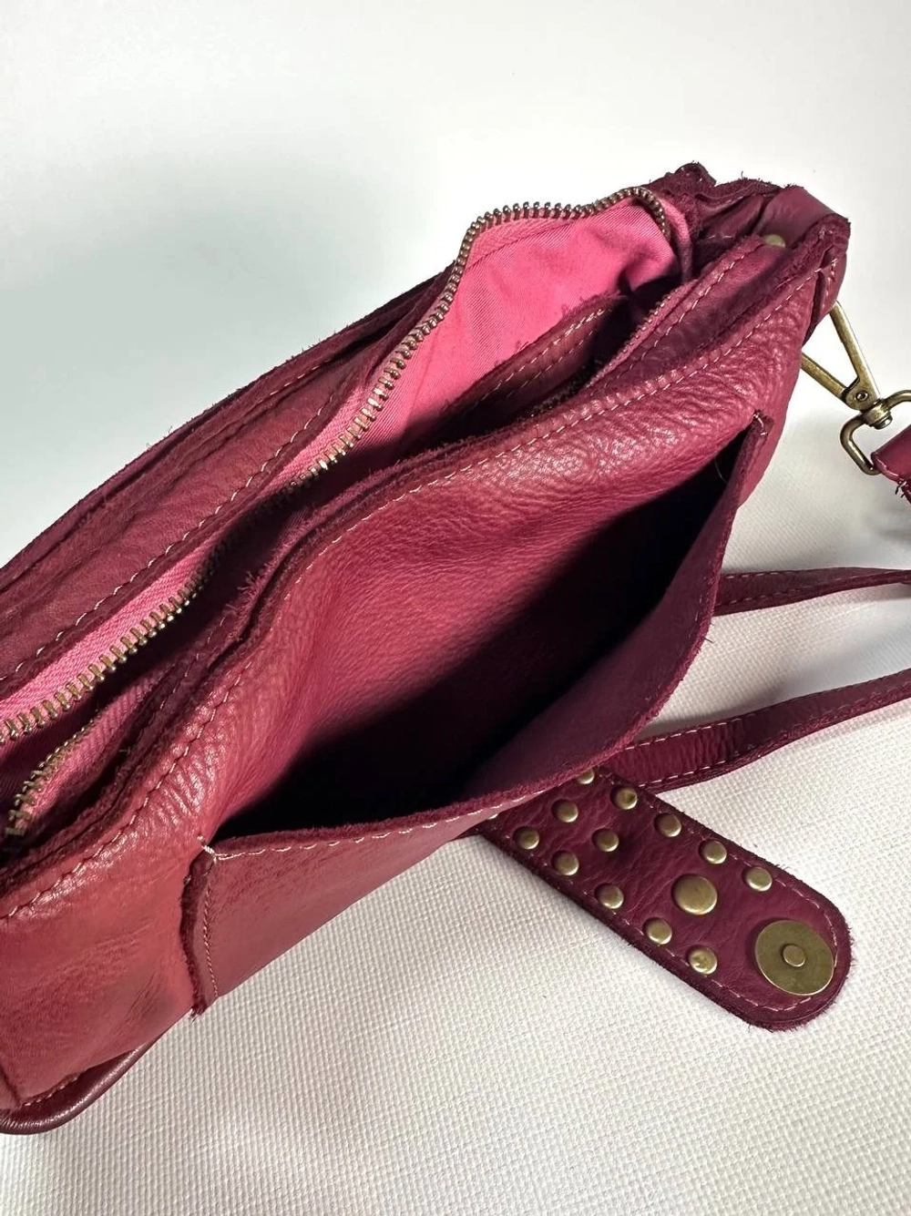 Женская сумка-клатч из натуральной кожи бордового цвета