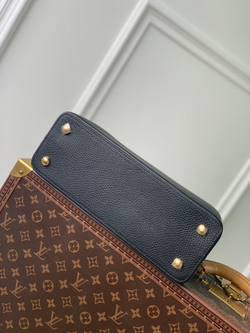 Louis Vuitton Capucines MM