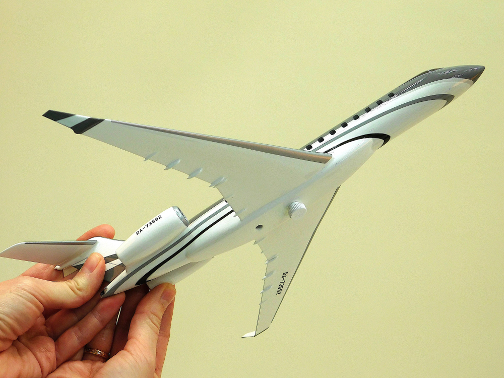 Модель самолета Bombardier Global 7500 (М1:100,  RA-73592)