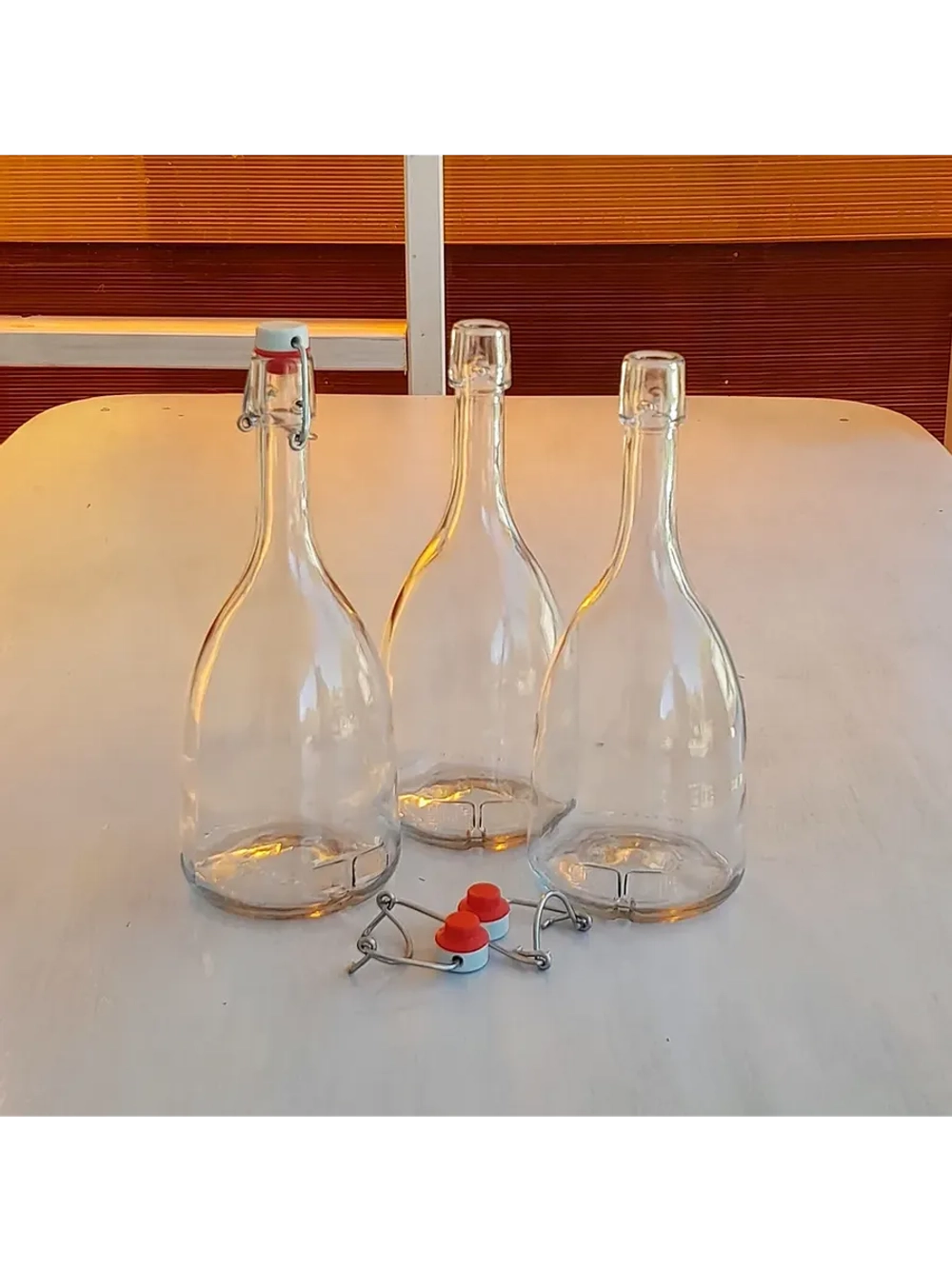 Бутылка стеклянная бугельная 1,5 л с пробкой 3 штуки