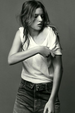 ZARA ДЖИНСЫ TRF СО СРЕДНЕЙ ПОСАДКОЙ И ОТВЕРНУТЫМ ПОЯСОМ, МОРСКОЙ СИНИЙ