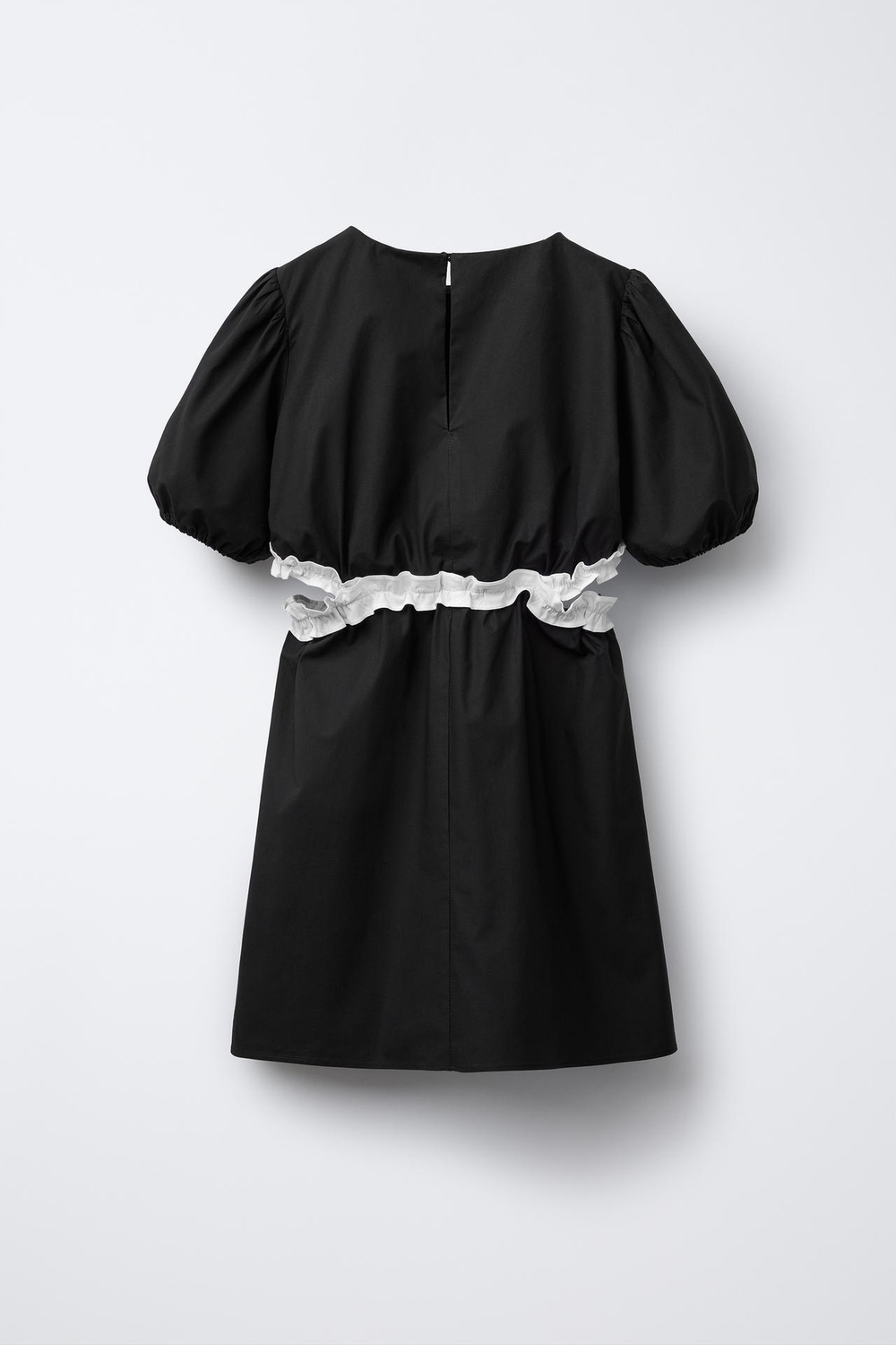 ZARA ПЛАТЬЕ НА БРЕТЕЛЯХ С ВОЛАНАМИ, ЧЕРНЫЙ/ЭКРЮ