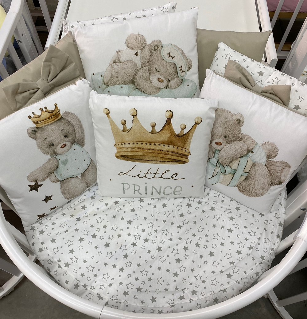 Комплект в кроватку 18 предметов "Мишка с коробкой и короной", сатин