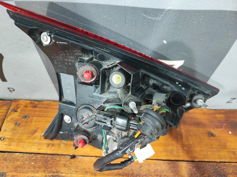 Фонарь задний правый внутренний Nissan X-Trail 3 (T32) 17-23 Б/У Оригинал 265506FP5B