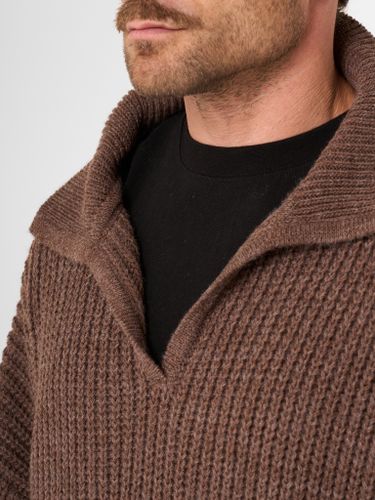 Шоколадный свитер крупной вязки QWE