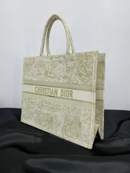Сумка Dior Book Tote, модель среднего формата золотой