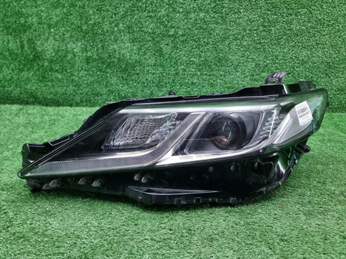 Битая Фара левая Toyota Camry xv70 (2017-н.в.) LED