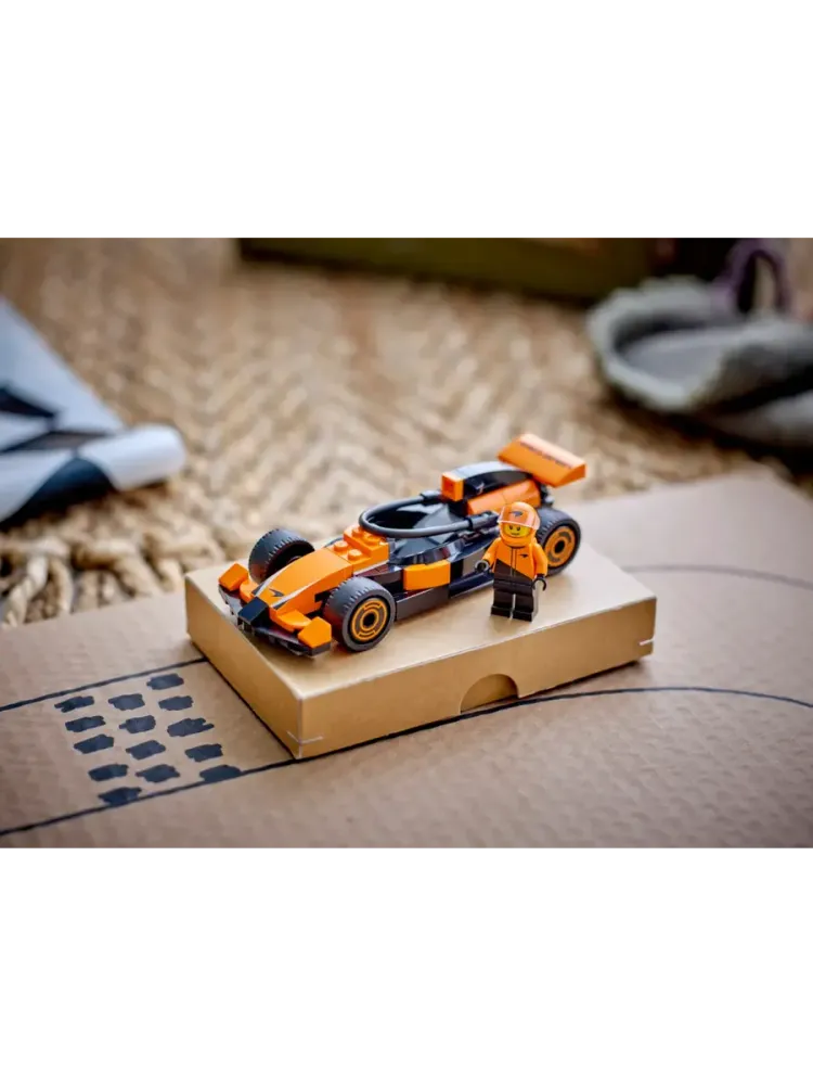 Конструктор City 60442 Гонщик F1 за рулём McLaren