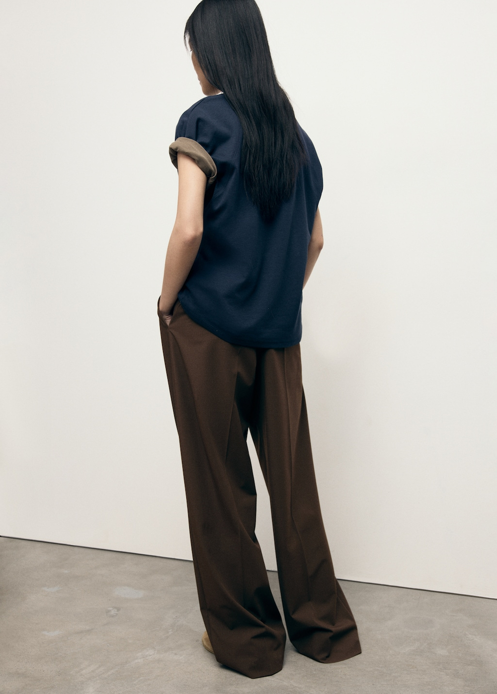 Брюки с широкими штанинами и низкой посадкой