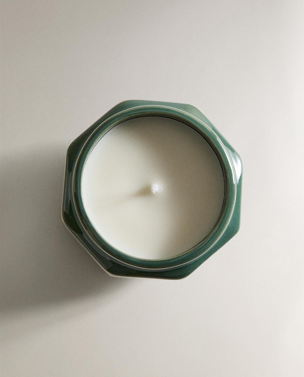 Zara Home - Ароматическая свеча musk linen, 180 г