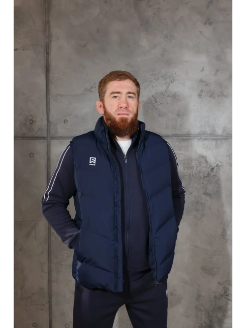 Утепленный демисезонный жилет без капюшона на мембране