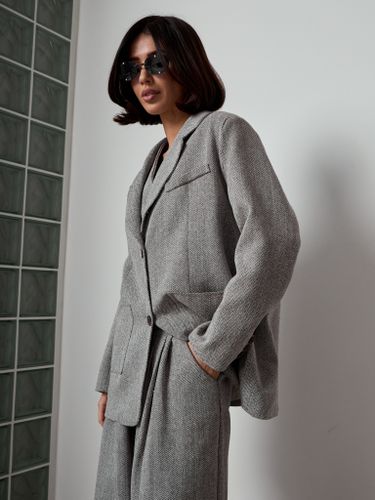 Женский костюм-тройка бежевого цвета