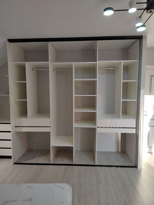 Шкаф Купе с узким профилем. цена указана за погонный метр