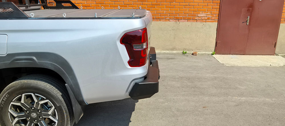 Бампер силовой задний Changan Hunter Plus с квадратом под фаркоп и фонарями РИФ