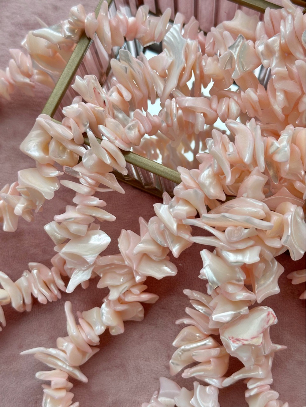 Нить бусин из ракушки (перламутра) 13-28мм, чипсы