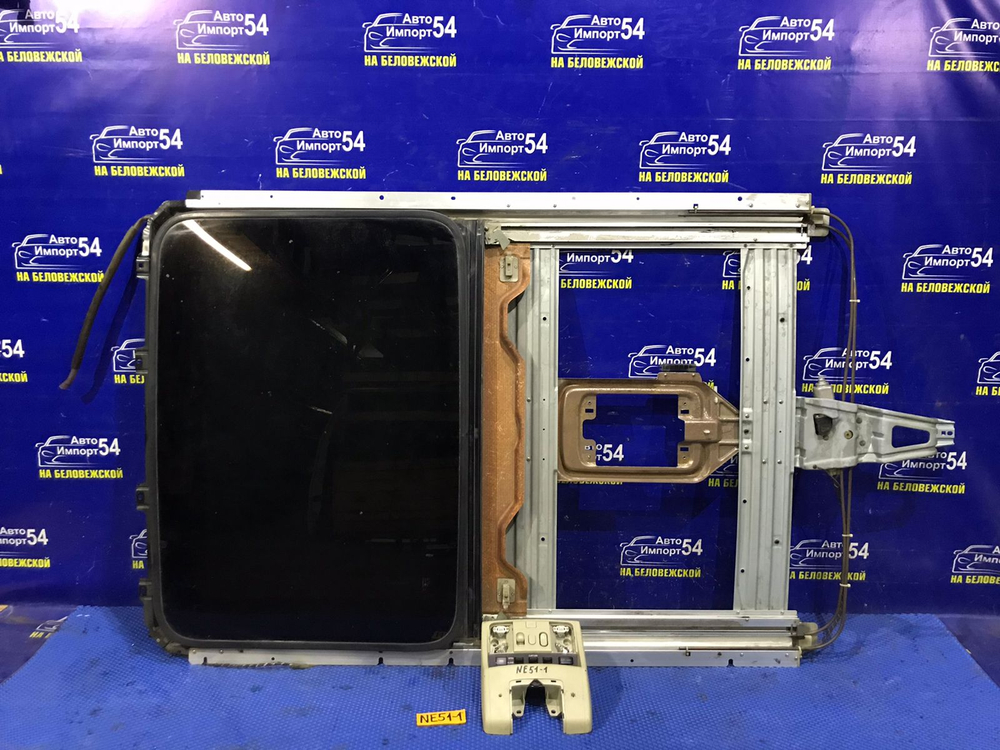 Люк NISSAN ELGRAND 2005