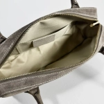 Женская сумка-багет из натуральной замши цвета тауп