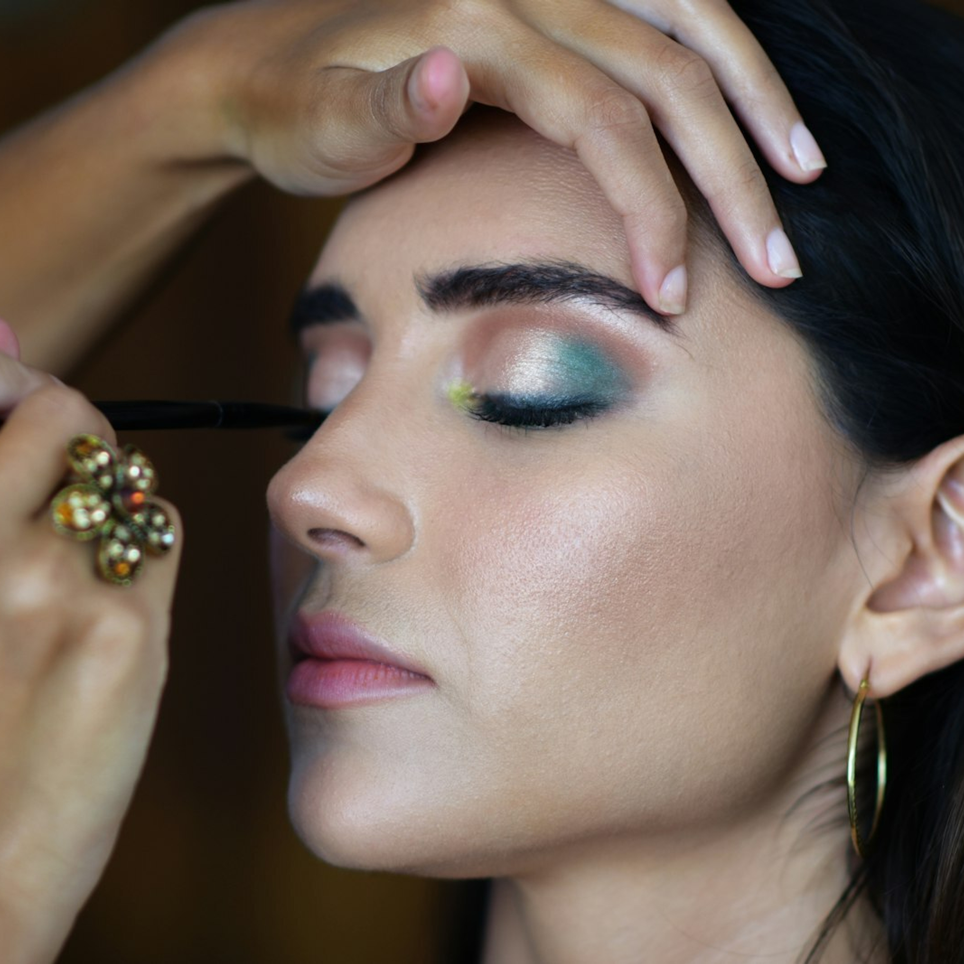 Красивая форма бровей