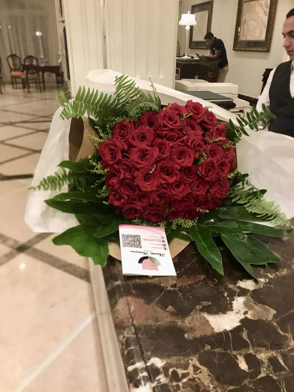 Букет из 33 алой розы