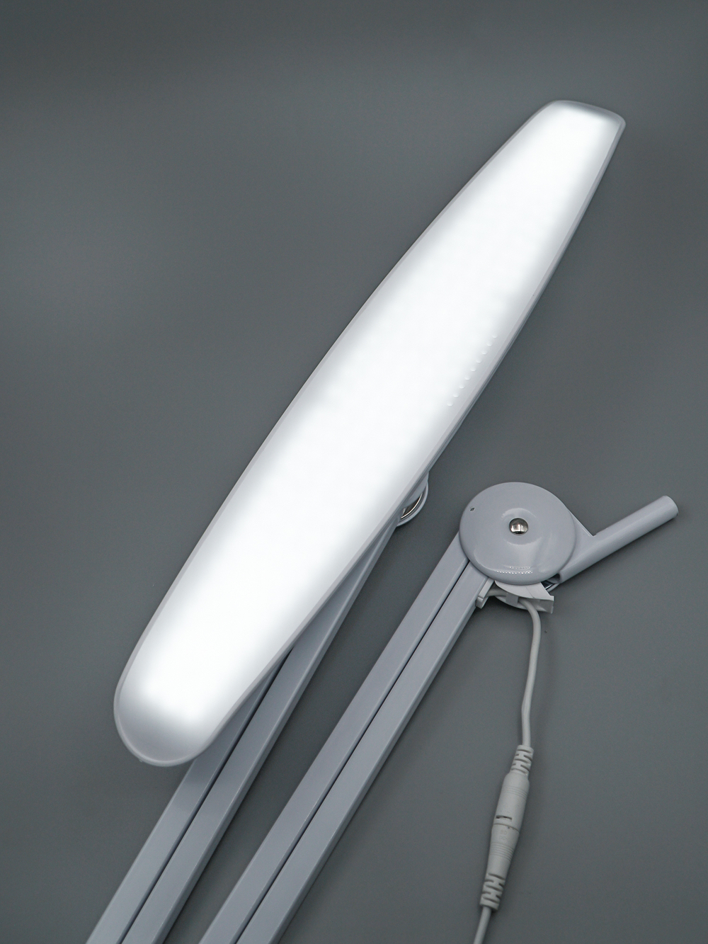 Лампа бестеневая настольная рассеяный свет