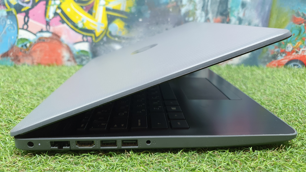 Ноутбук HP i5-7/4 Gb/Mx110 2 ГБ/FHD/15-da0308ur [5cs74ea]/Windows 10