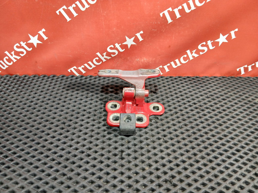 Петля двери правой