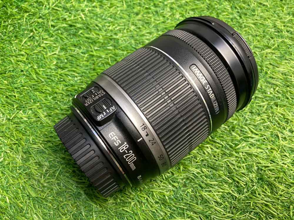 Canon EF-S 18-200mm 3.5-5.6 IS