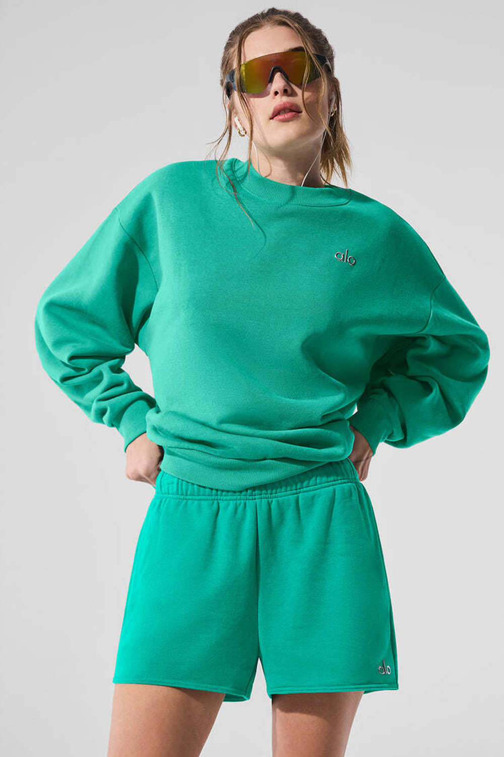 Alo yoga Пуловер с круглым вырезом Accolade, зеленый