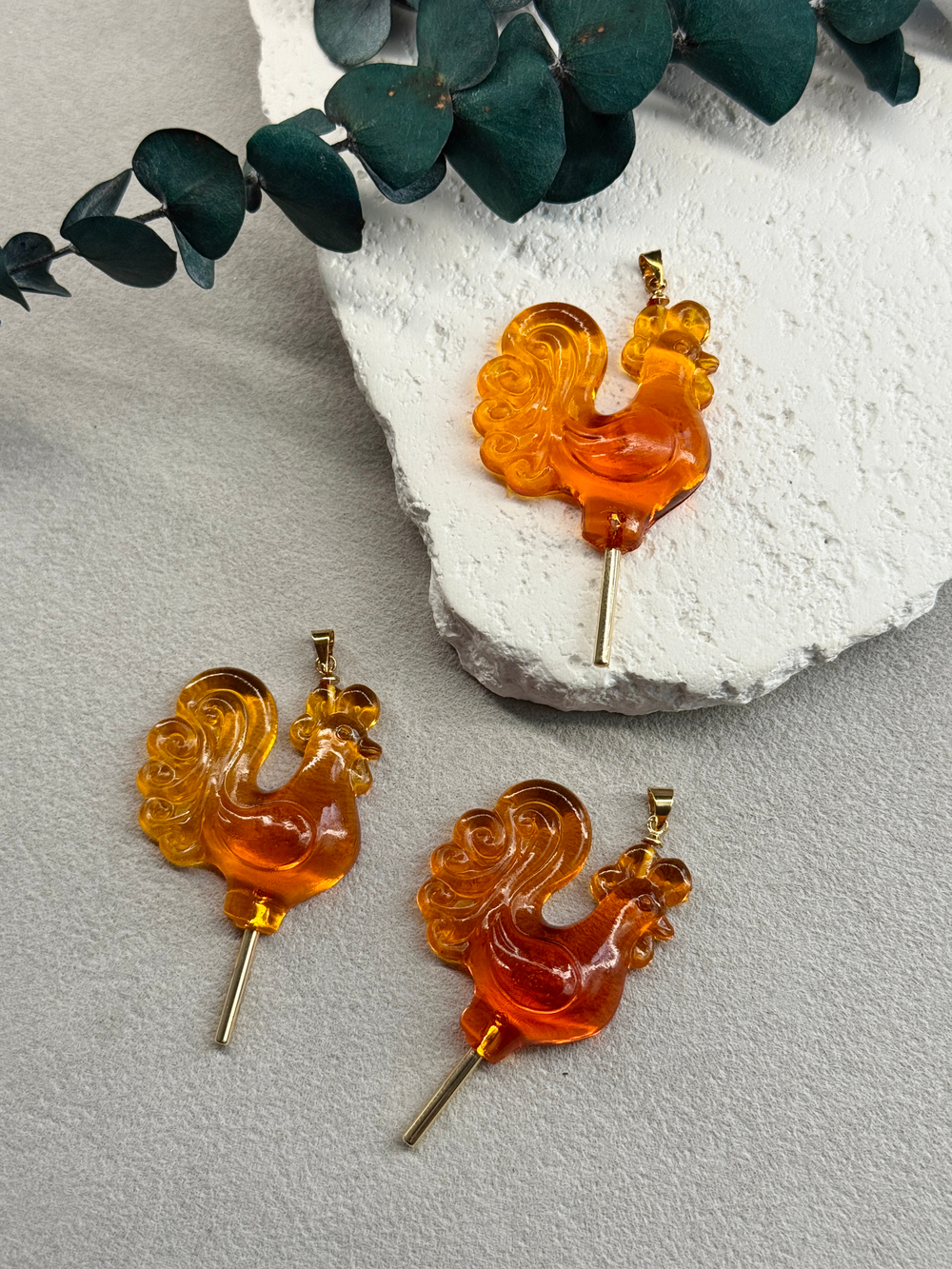 Подвеска "Петушок на палочке" ручной работы, апельсин, 30*35 мм