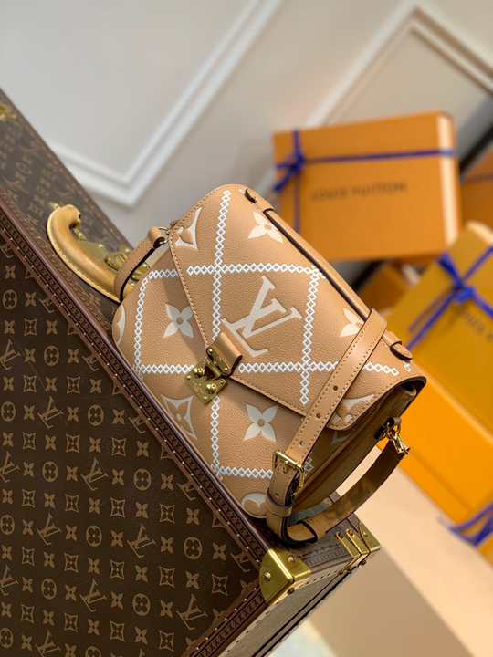 Louis Vuitton Pochette Metis