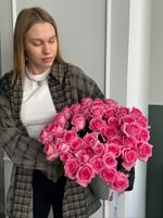 Розовые одноголовые розы