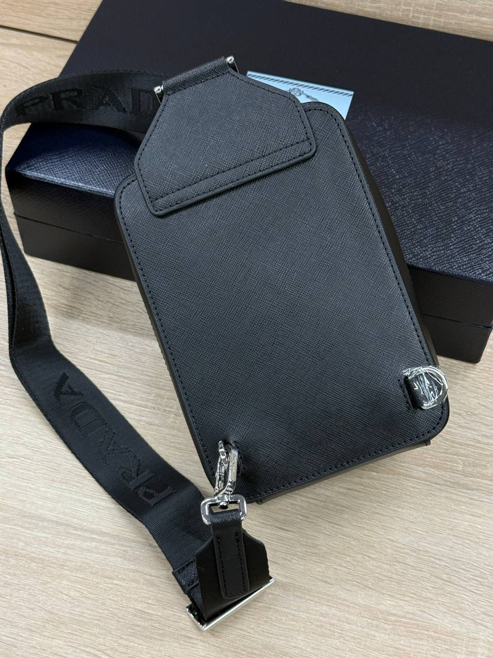 Сумка-слинг Prada