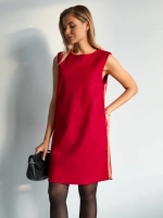 Красное женское платье-сарафан из экозамши с бежевыми боковыми вставками