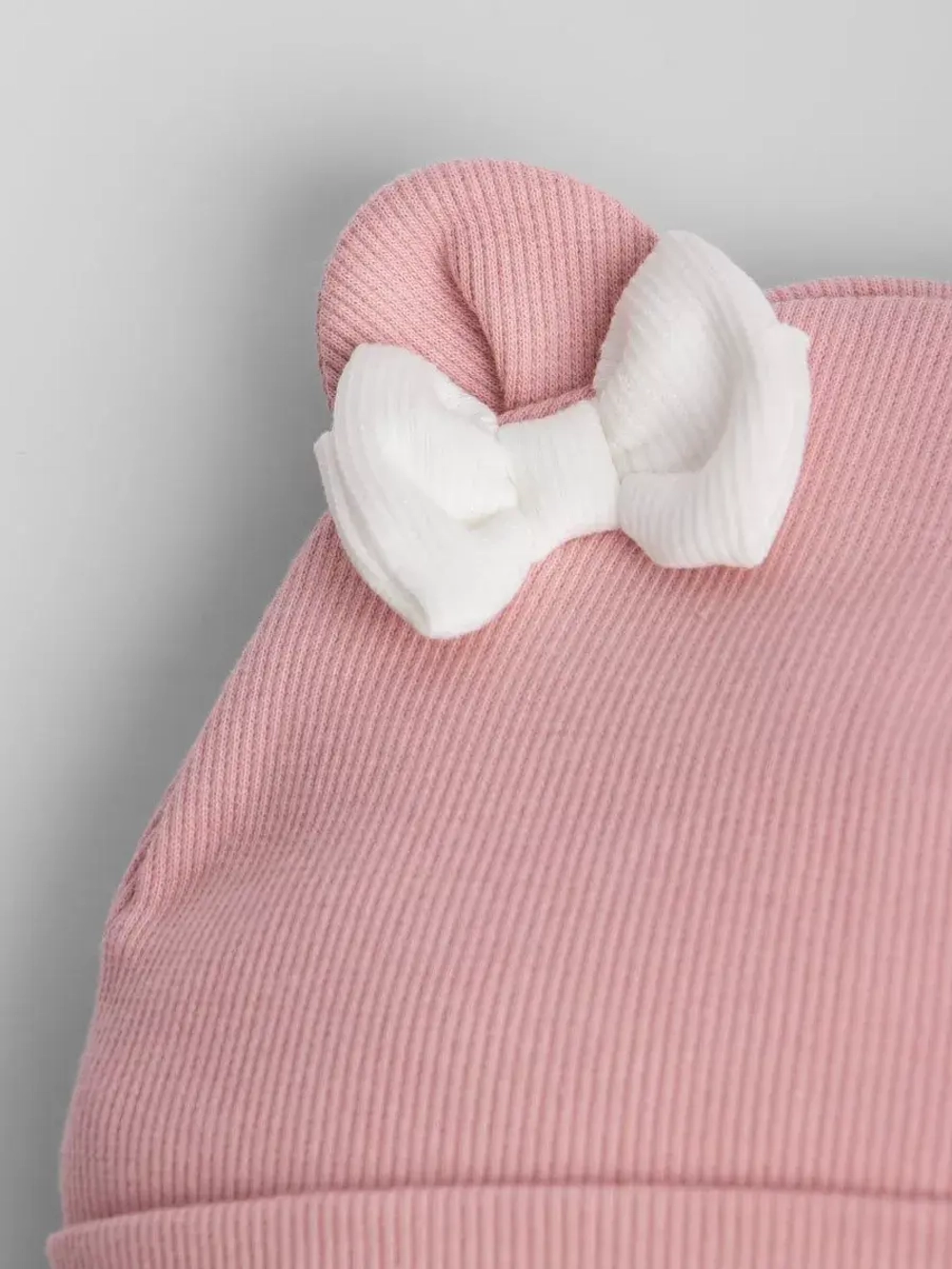 Осенняя шапка для девочки с ушками и снуд