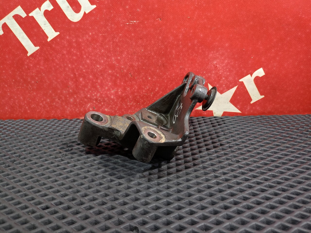 Кронштейн ролика натяжителя