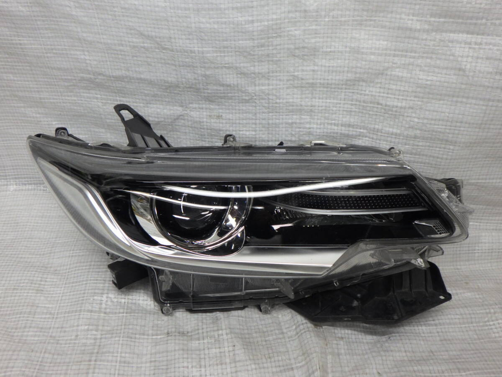 фара правая Toyota Allion NZT260 ZRT265 20-460