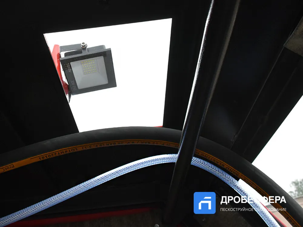 Пескоструйная камера PST КСО-135-Н-ФВР-М (4кВт) с боковой загрузкой