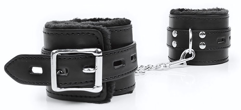 Черные оковы на металлических карабинах (Цвет: черный)