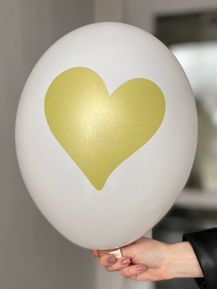 Воздушный шар с рисунком сердце золотое шар белый 35см ПАЛИТРА №4349