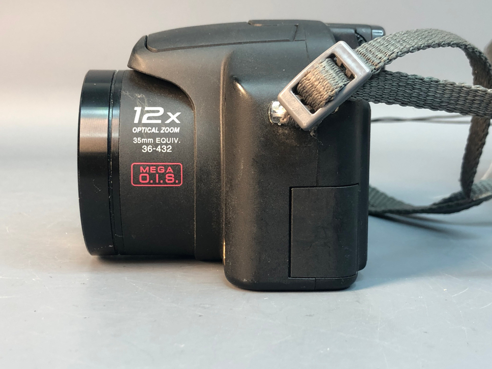 Lumix FZ7