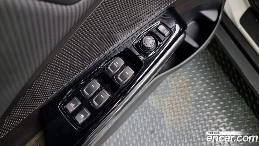 KG Mobility (Ssangyong) Very New Tivoli Бензин 1.5 2WD (12.2019)